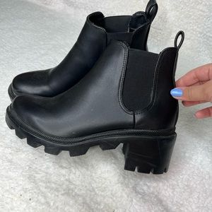 Steve Madden Shoes Steve Madden Hadlee Lug Sole Chelsea Black Boot size 8